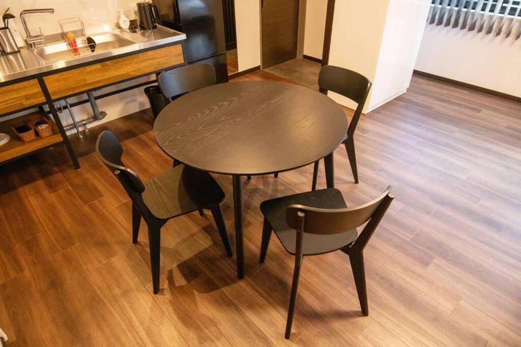 Apartment 浅草禅心居201室 浅草駅徒歩15分 2024年4月ニューオープン 43平米丸貸し切り ダブルベット2台と畳敷き布団2組 家庭式用品設備完備 Präfektur Tokio